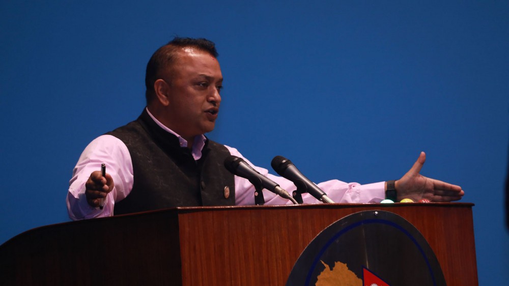संसदमा  सांसद थापाले भने :'अर्थमन्त्रीले राजीनामा नदिए प्रधानमन्त्रीले हटाउनुपर्छ' 
