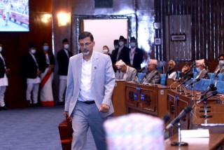 बजेटमा ‘खेताला विज्ञ’  :   "करका दरमा चलखेल , अनधिकृत व्यक्तिकाे प्रवेशमा   छानबिन "