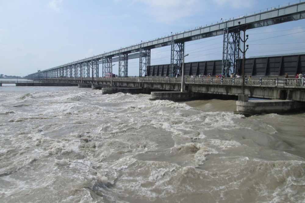 जलाधार क्षेत्रमा लगातार वर्षा : 'पानीको सतह पुनः बढ्दै,५६ मध्ये ३३ ढोका खोलियो'