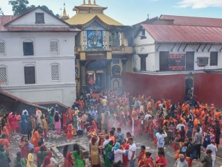 पशुपति मन्दिरमा भत्तजनको भीड : 'करिब सात लाख दर्शनार्थीले दर्शन एवं पूजा आराधना गरे'