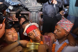 इन्द्रजात्रा : 'जिब्रो छेड्दै गजु श्रेष्ठ'