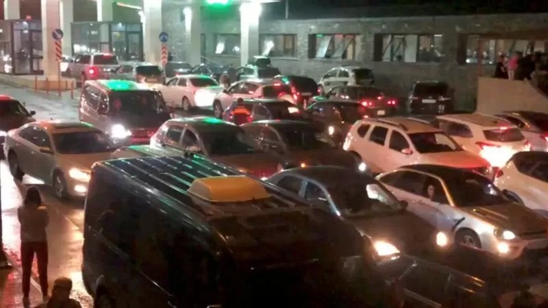 पुटिनको निर्णय   :     'जगेडा सैनिकलाई बोलाएपिछ  रुसी पुरुषहरू देशबाट    बाहिरिँदै'