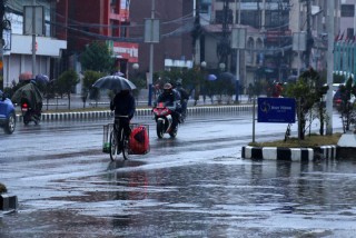 देशभर अझै तीन दिन वर्षा हुने  :  " मङ्गलबारदेखि मौसममा सुधार  आउने  "