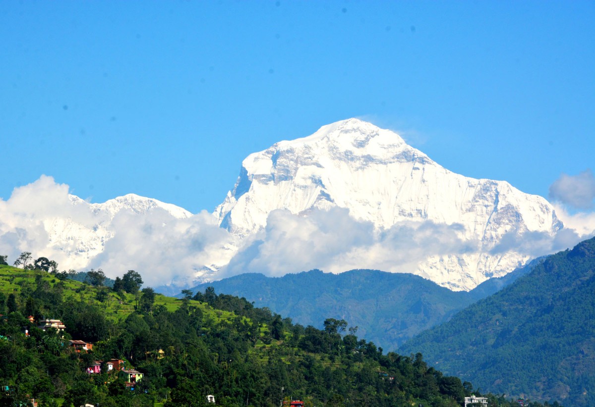 हप्ता दिनको झरी थामियाे  :  ' खुल्यो हिमाल '