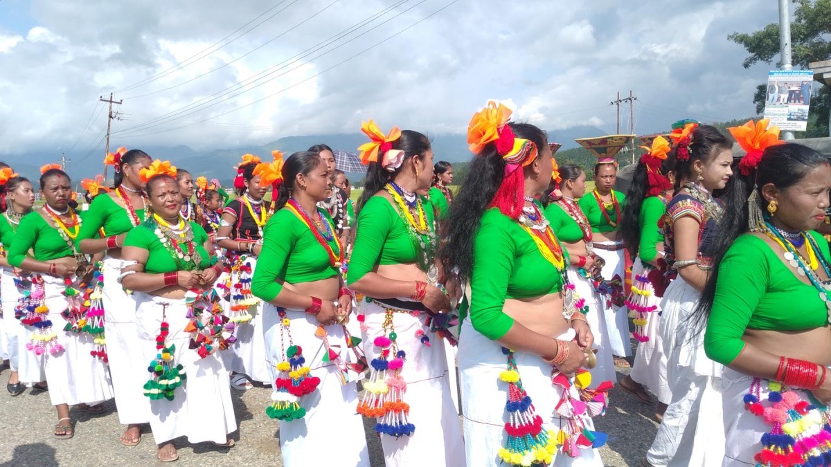 थारु समुदायका अगुवा भन्दछन् : ‘हाम्रो अधिकार स्थापित गर्नेलाई मत दिन्छौँ’