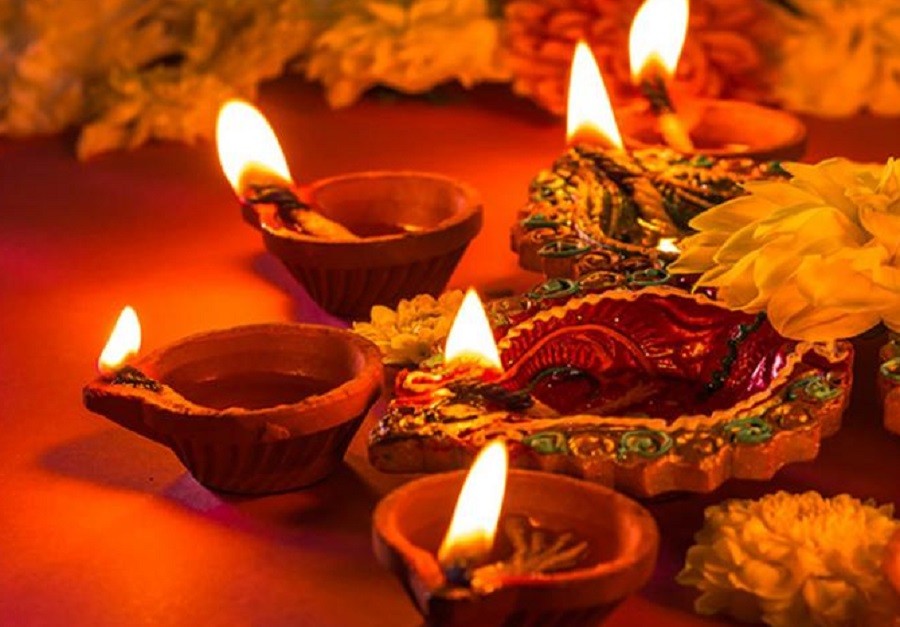 तिहार अर्थात् यमपञ्चक सुरु : " आज साँझ  घर घरमा यमदीपदान "