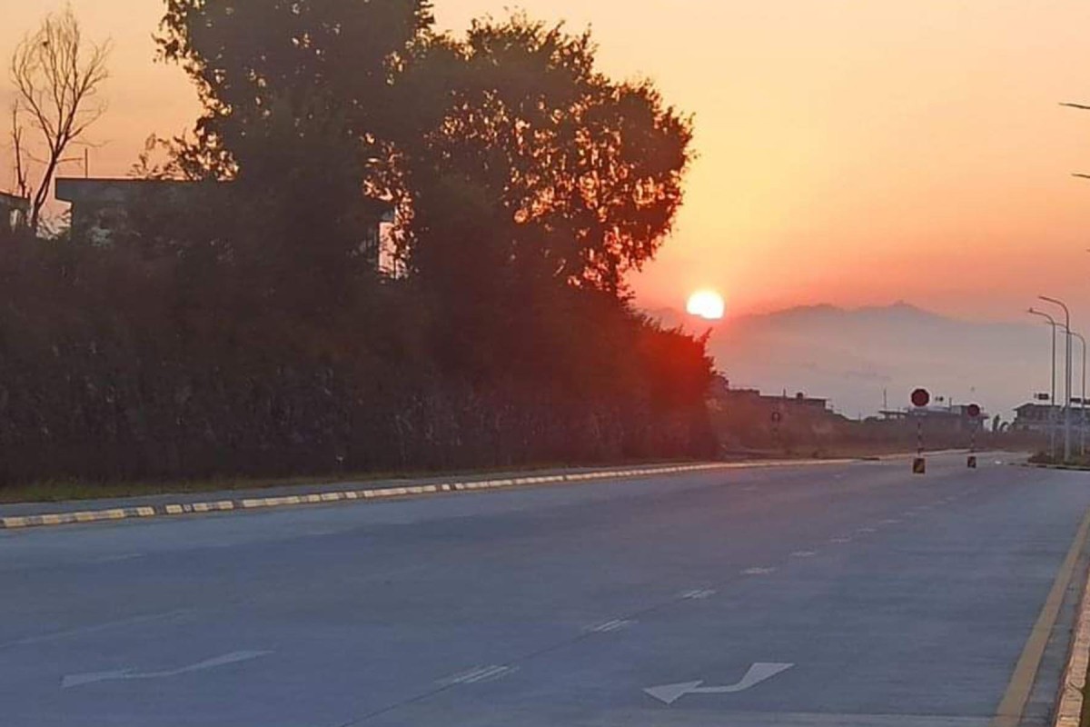 पोखरा विमानस्थलबाट देखिएको सूर्योदय