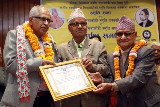 बरिष्ठ पत्रकार अधिकारी र साहित्यकार गिरी सम्मानित