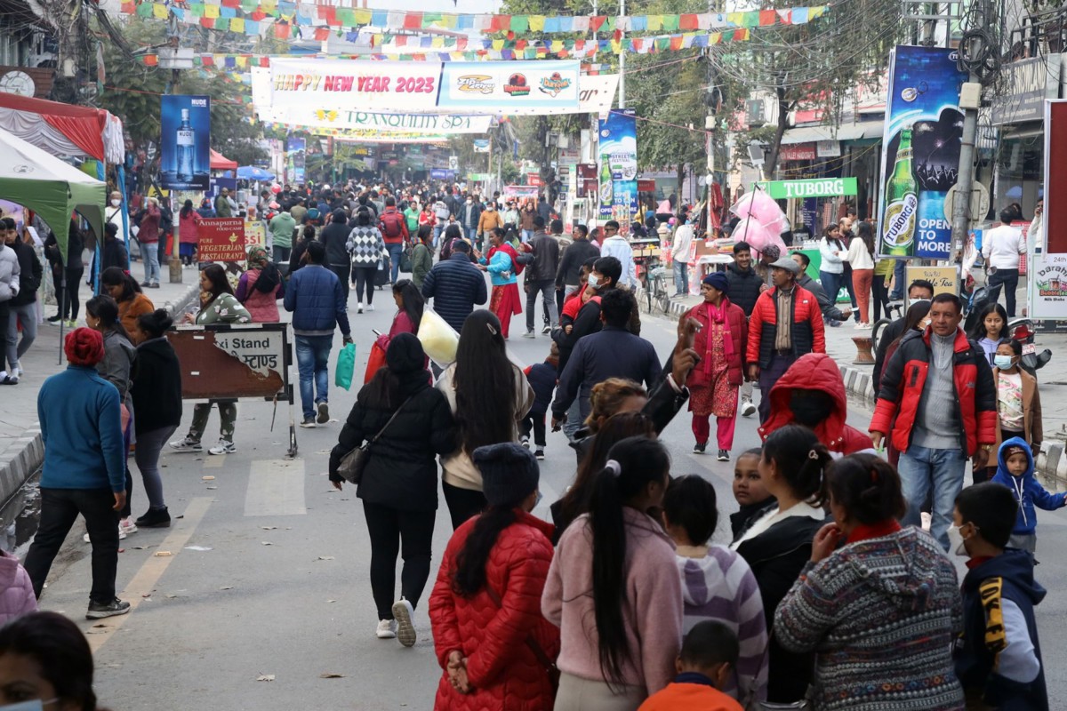 पोखरामा सडक महोत्सव  मनाइँदै  : ‘सडकमै खाऔँ, सडकमै नाचौँ र सडकमै रमाऔँ’