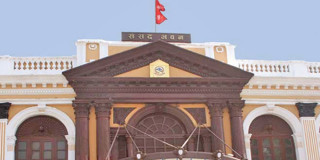 संसदीय समितिले भन्यो : 'नयाँले पुरानो भवनको प्रतिनिधित्व गर्न सक्दैन, नभत्काउँ'  