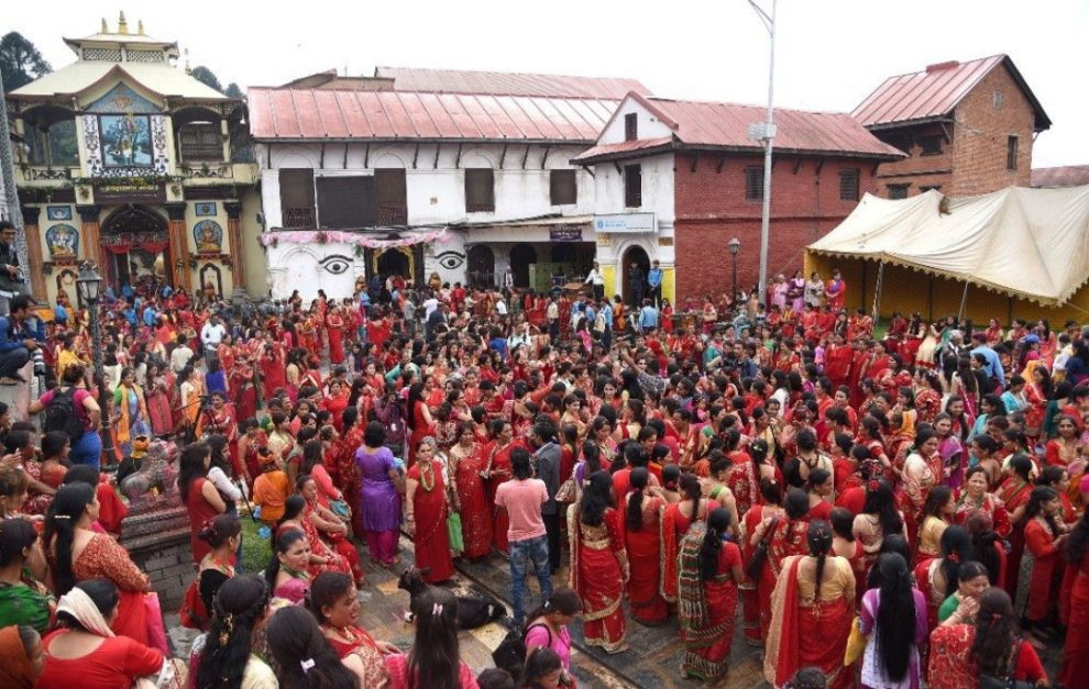 देशभरका शिवालयमा भक्तजनको घुइँचो  :  " दर्शनका लागि लाम "
