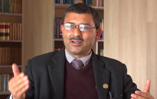  नेपालको संविधान  : 'सङ्घीयता र समावेशीता कार्यान्वयनमा अल्झियो '