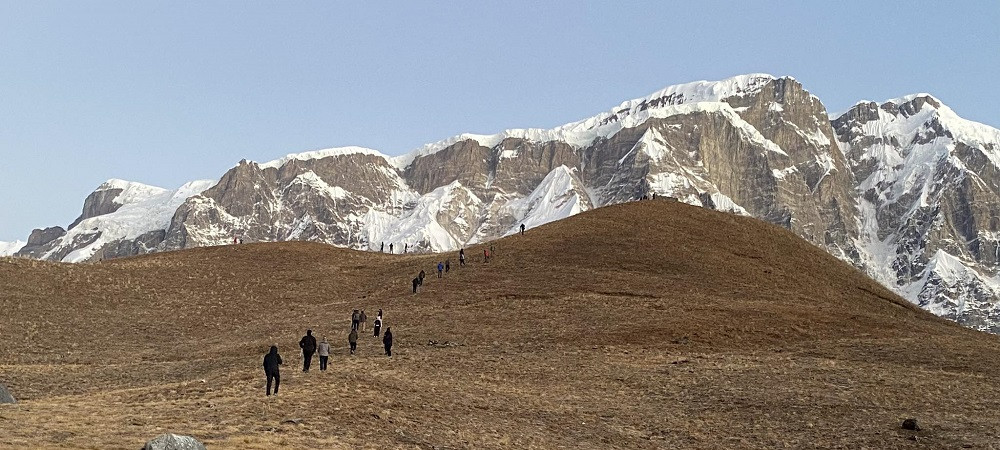 यात्रा संस्मरण  : "   हिमालको फेदैफेद कोरी पहाड "