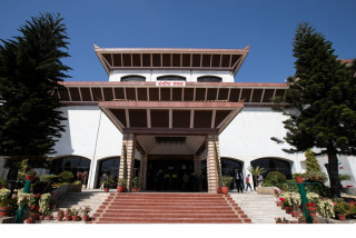 नेपाली कांग्रेस   :  गृहमन्त्रीको नियुक्तिमा प्रधानमन्त्रीबाट जवाफ माग