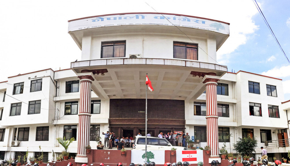 स्व नेता गुरुङको सम्मानमा कांग्रेसले तीन दिनसम्म पार्टीको झण्डा आधा झुकाउने