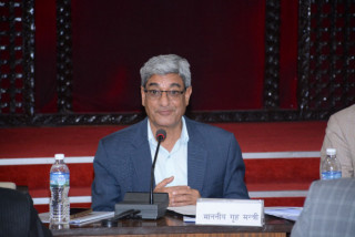 गृहमन्त्री लेखकले भने  :   ' सरकारले भूकम्प प्रभावितलाई राहत उपलब्ध गराउँछ '