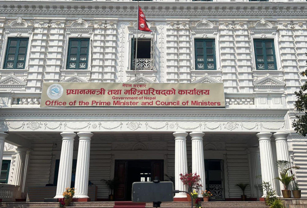 सरकारकाे  सर्वोच्चमा पुनरावलोकन निवेदन  : "  सबै आदेश कार्यान्वयन योग्य हुँदैनन् "