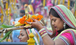 छठको दोस्रो दिन  : गरियो - ' खरना ',  नुन नखाई एक छाक फलाहार गरे