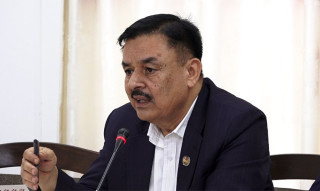 सांसद आचार्य भन्छन : ' संविधान संशोधन गर्न सबै दल मिल्नुपर्छ '
