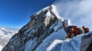  सगरमाथा आरोहण :  " यसवर्ष ४२१ चुचुरो चुम्ने प्रतिक्षामा "