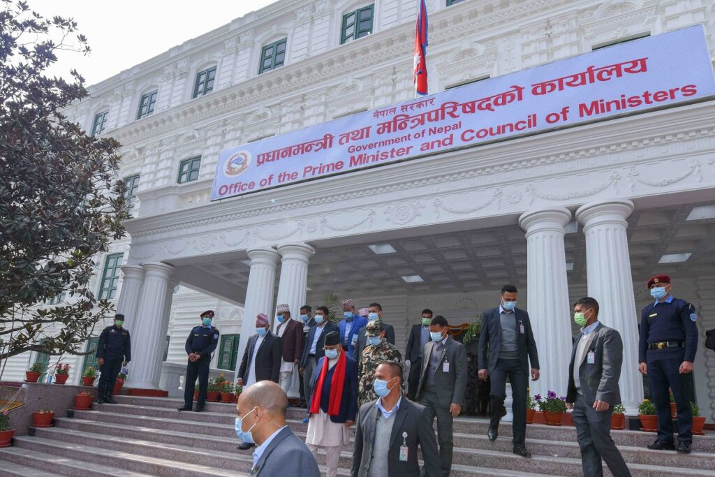 कर्मचारीले टेरेनन् प्रम ओलीलाई : '  गुहारे  अख्तियार र सतर्कता केन्द्र '