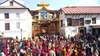 पशुपतिनाथ लगायत देशभरका शिवालयमा भक्तजनको घुइँचो