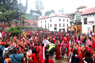 पशुपतिनाथ मन्दिर : ' बिहान ३ बजेदेखि चारवटै ढोका खुला '