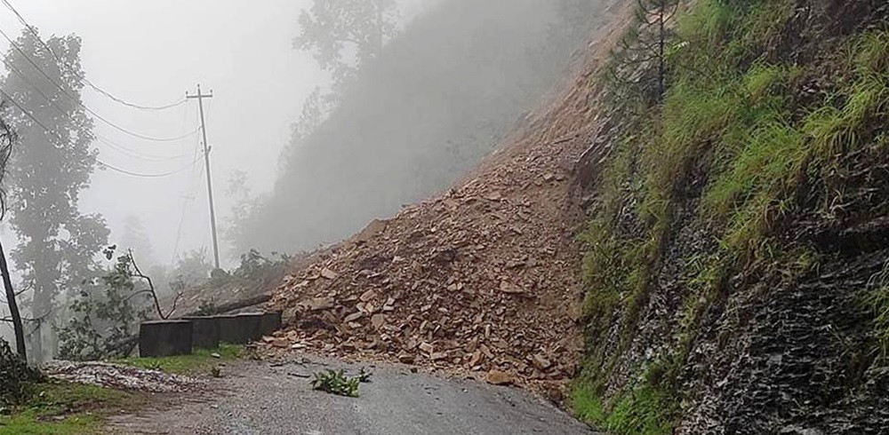 देशभर बर्षाले बाढी पहिरो : '  १२ राजमार्ग अवरुद्ध, १६० एकतर्फी सञ्चालन'