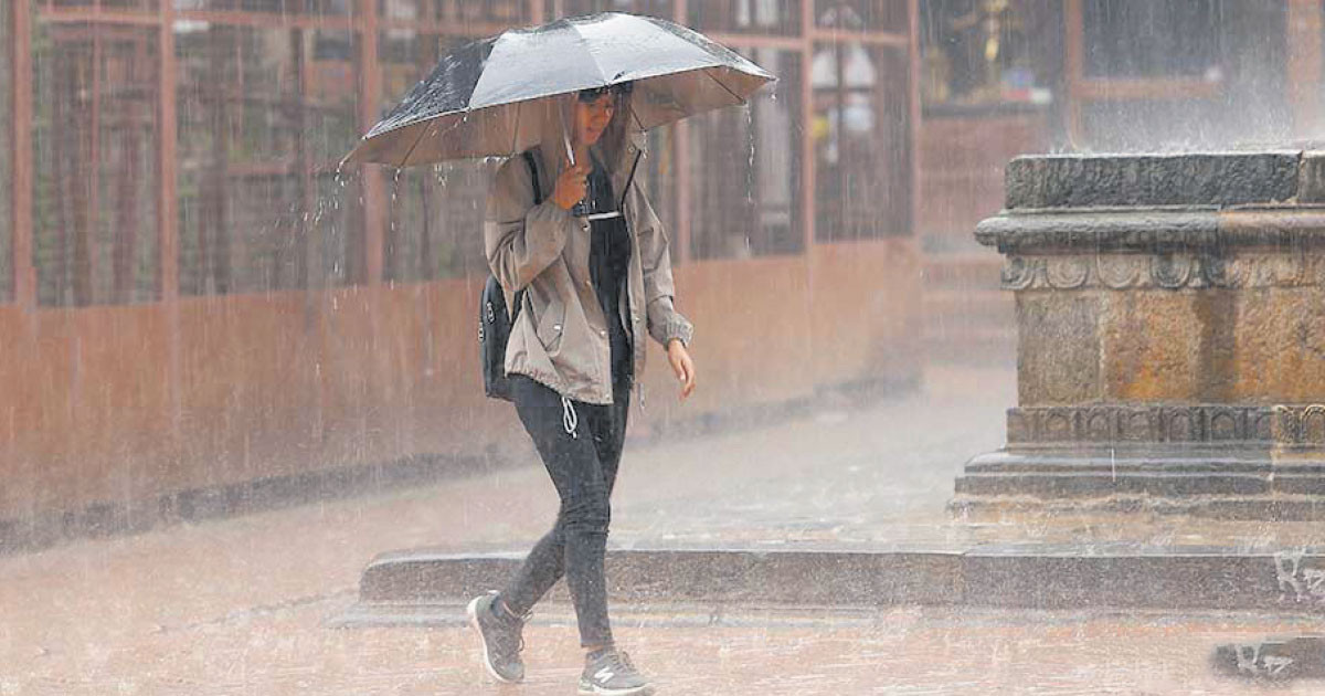 हिमाल र पहाडमा माध्यम वर्षासहित  - '  हिमपातको सम्भावना '