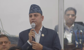 सांसद झाले भने :  ' सत्तापक्षले दम्भ देखाउनु हुँदैन '