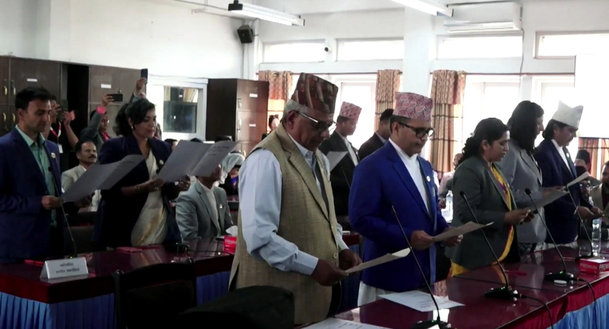 प्रतिनिधिसभा १० समिति : '  लिए शपथ नवनिर्वाचित सभापतिले  '