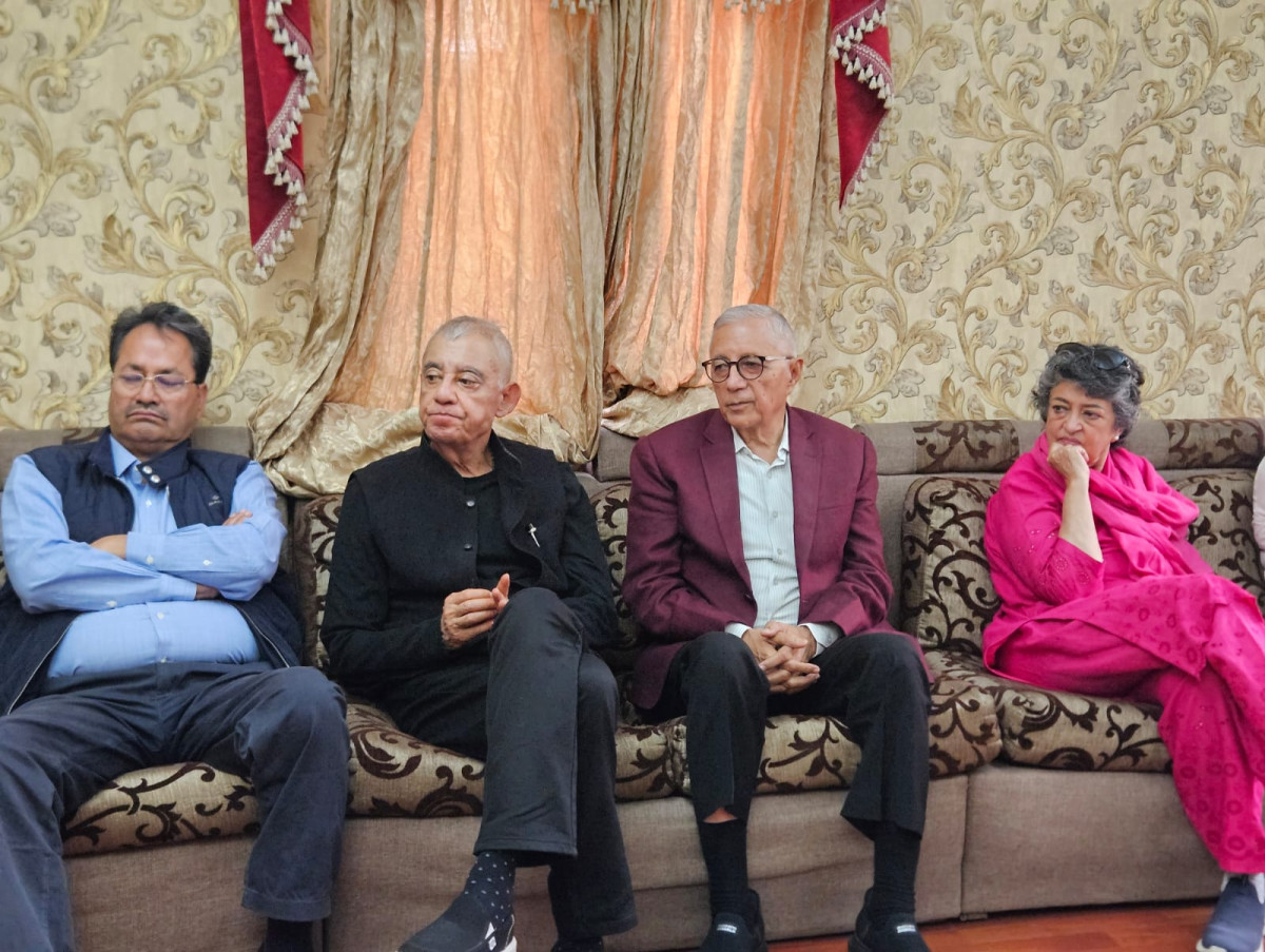 कांग्रेसका  डा. शेखरले  गरे  बुद्धिजीवीहरूसँग  संबाद
