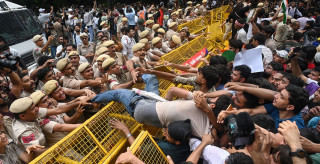 विद्यार्थी आन्दोलनमा दमन पछि - ' मोदीको राजीनामा मागियो '