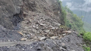 मुग्लिङ- काठमाडौँ सडक अवरुद्ध : ' हेटौँडा मार्गमा सवारीको चाप '